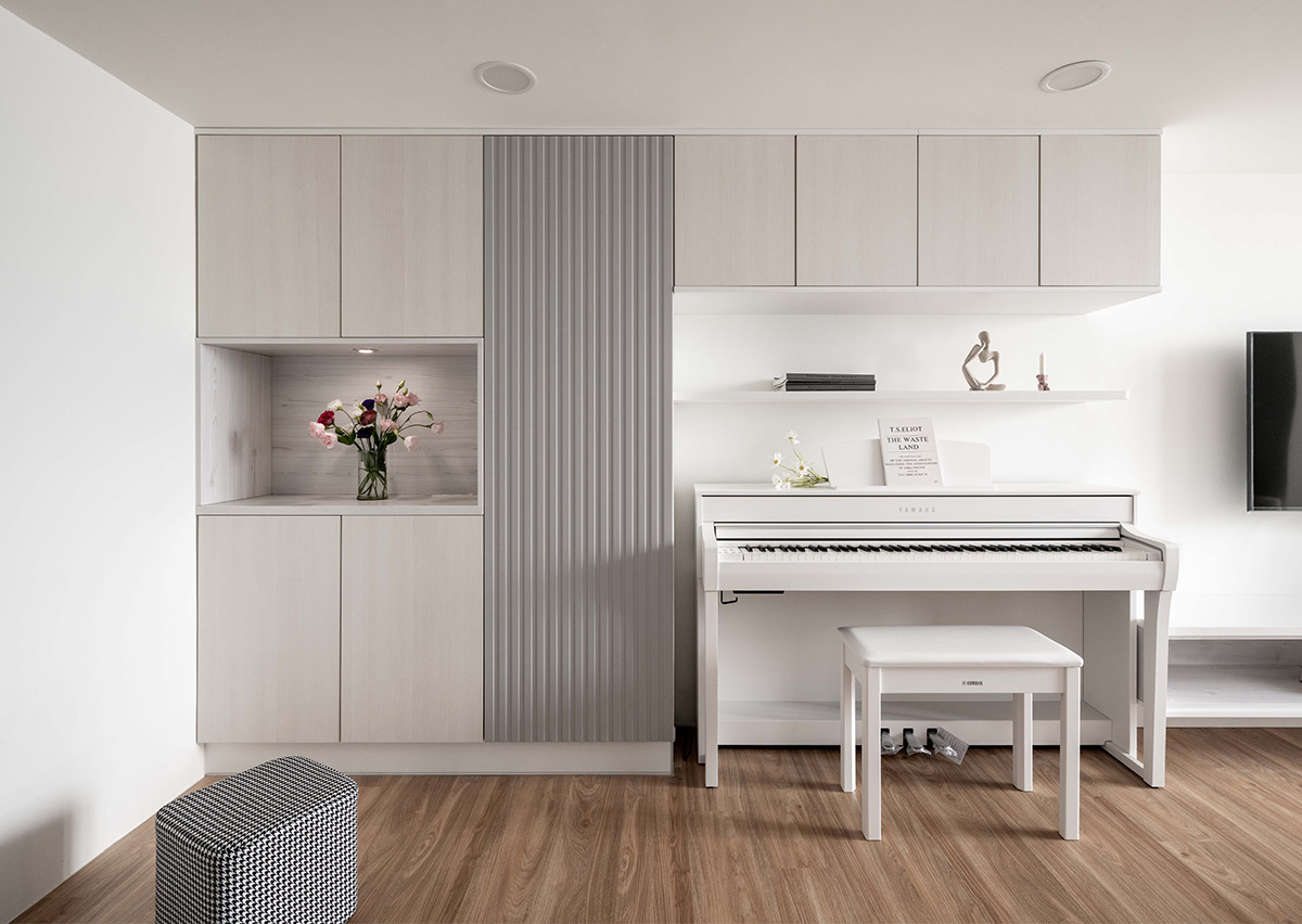 Thiết kế nội thất phong cách hiện đại: Không gian tủ trang trí kết hợp Piano