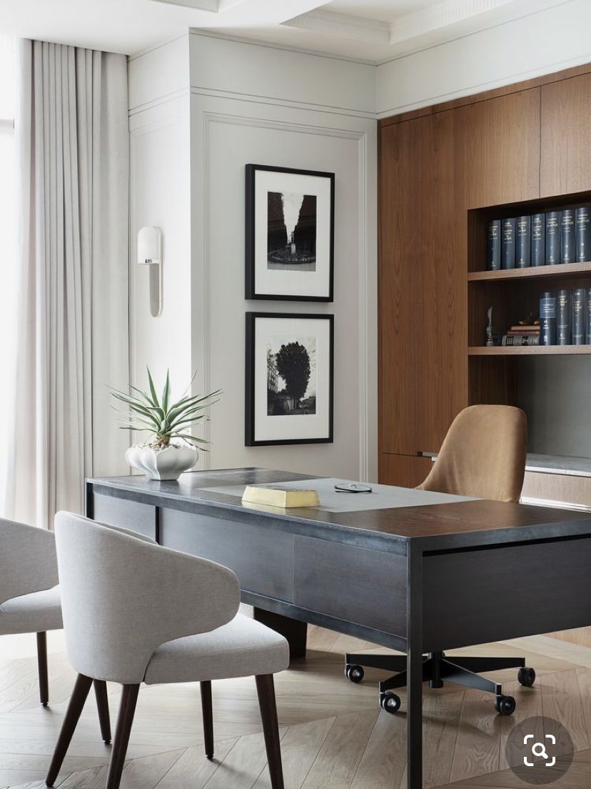 Thiết kế nội thất phòng giám đốc với tone màu trắng giúp không gian trông rộng rãi hơn