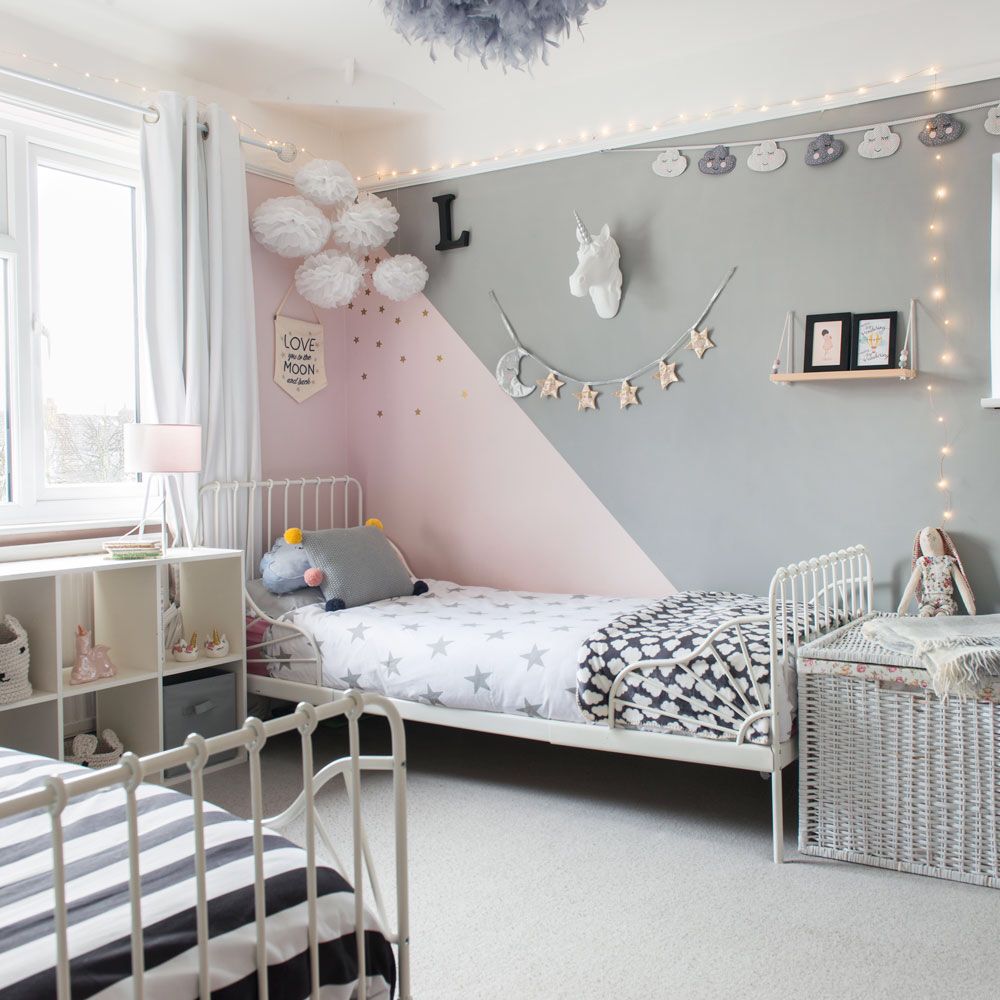 Mẫu thiết kế phòng ngủ hiện đại cho bé gái với màu trắng, hồng